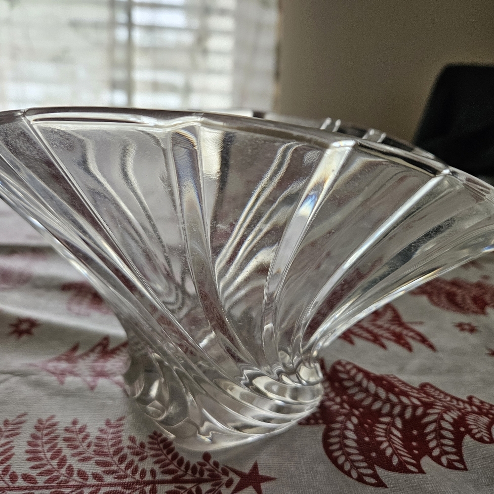 Mikasa Swirl Lead Crystal bowl 8.25"